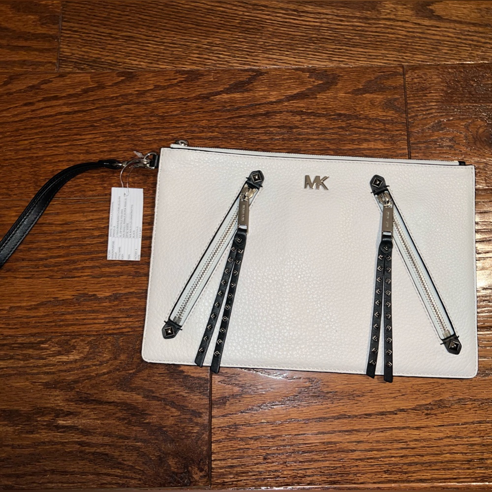 Brand New Michael Kors XL zip pouch. Small pebble style in optic white color.